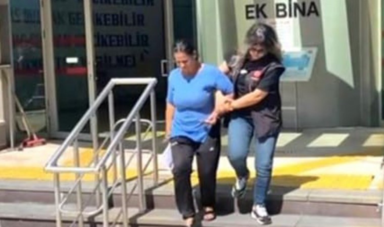 Otobüste uyuşturucu ile yakalanan kadın yolcu tutuklandı