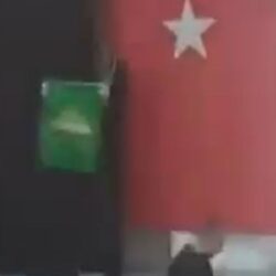 Okulda skandal görüntüler: Lise etkinliğinde HÜDA PAR bayrağı